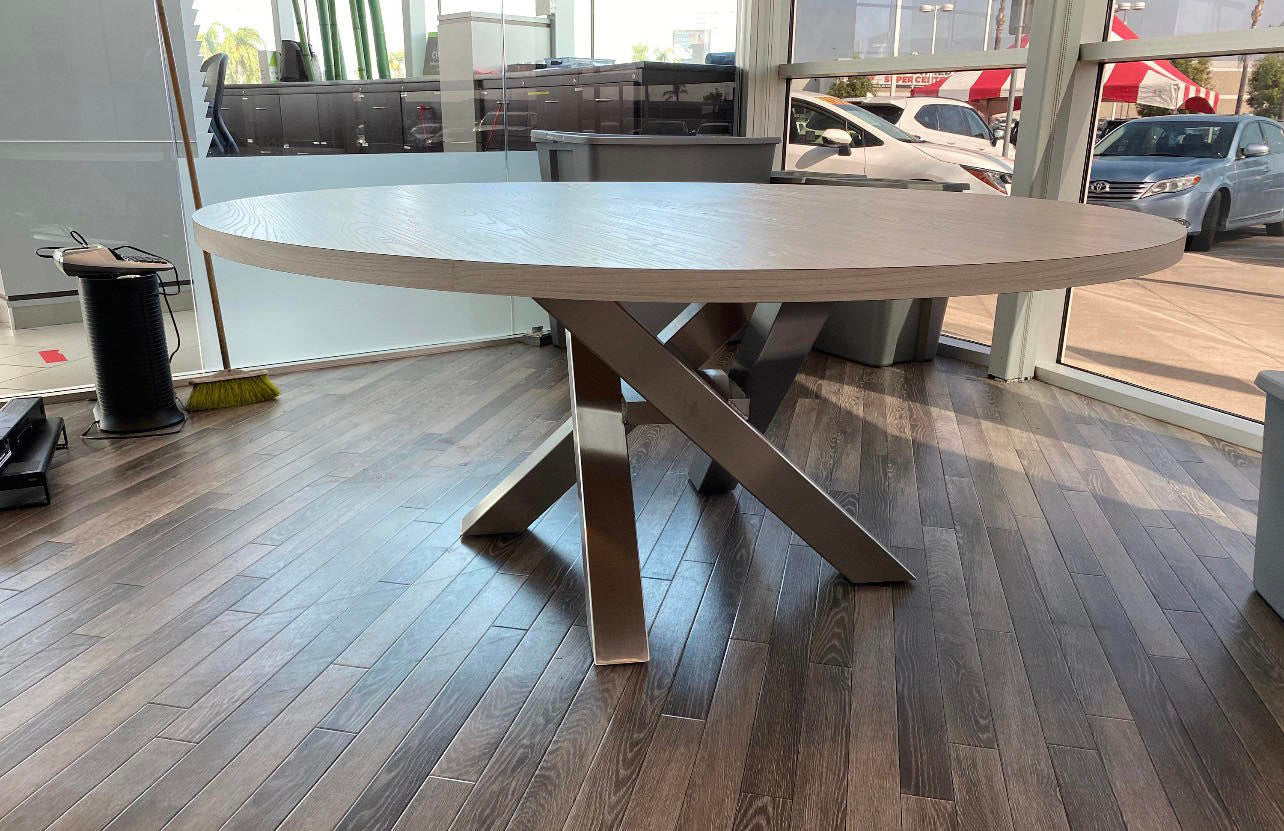 Round Arlo Modern Table